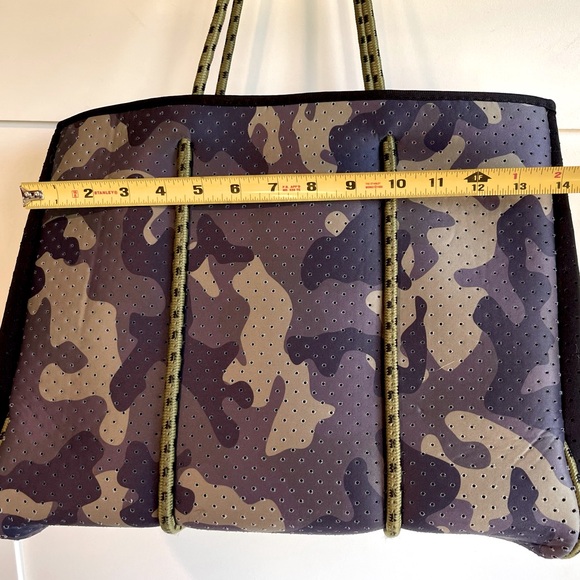 Camo Tote with attached purse pocket - Picture 7 of 7